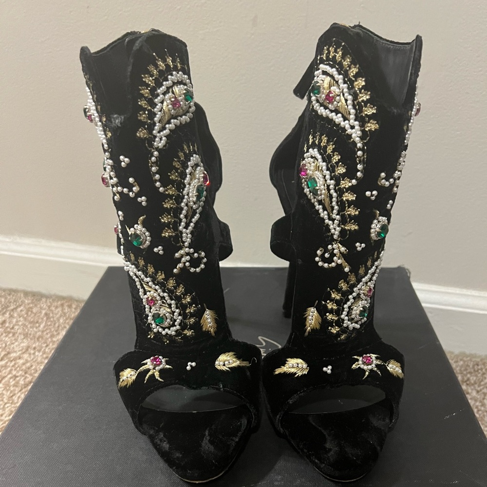 Authentic vintage limited edition Giuseppes high heels. In good condition.